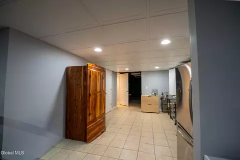 Entry Way - 41 Thorndale Rd, Slingerlands, NY 12159 photo 6 of 6