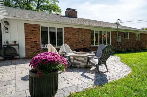Exterior - 41 Thorndale Rd, Slingerlands, NY 12159 photo 2 of 9