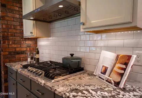 Kitchen - 41 Thorndale Rd, Slingerlands, NY 12159 photo 4 of 7