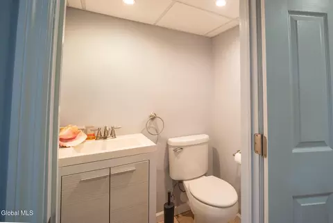 Bath - 41 Thorndale Rd, Slingerlands, NY 12159 photo 5 of 5