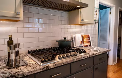 Kitchen - 41 Thorndale Rd, Slingerlands, NY 12159 photo 3 of 7