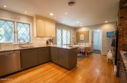 Kitchen - 41 Thorndale Rd, Slingerlands, NY 12159 photo 6 of 7