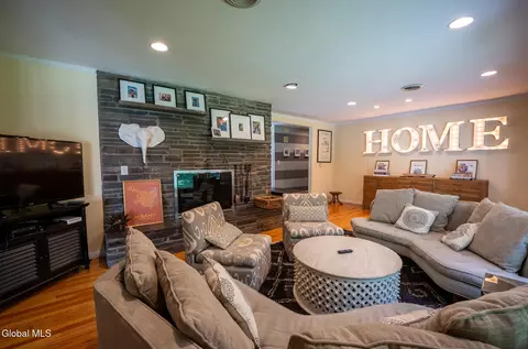 Living - 41 Thorndale Rd, Slingerlands, NY 12159 photo 3 of 6