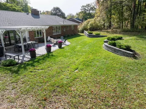Exterior - 41 Thorndale Rd, Slingerlands, NY 12159 photo 5 of 9