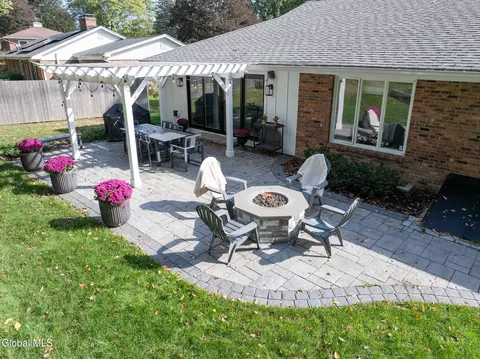 Exterior - 41 Thorndale Rd, Slingerlands, NY 12159 photo 6 of 9