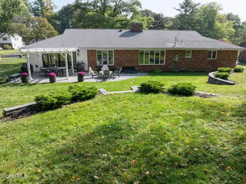 Exterior - 41 Thorndale Rd, Slingerlands, NY 12159 photo 7 of 9