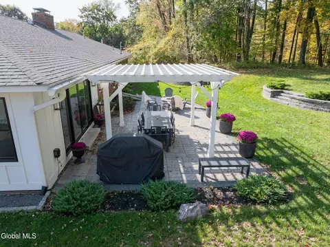 Exterior - 41 Thorndale Rd, Slingerlands, NY 12159 photo 4 of 9
