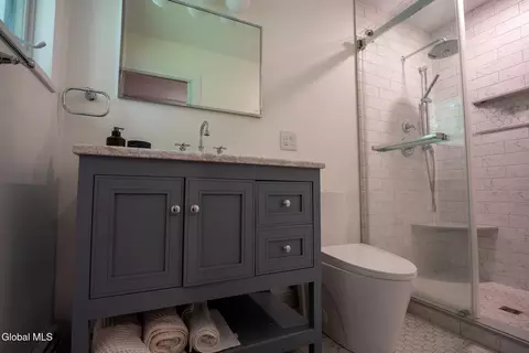 Bath - 41 Thorndale Rd, Slingerlands, NY 12159 photo 4 of 5