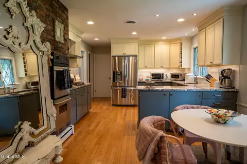 Kitchen - 41 Thorndale Rd, Slingerlands, NY 12159 photo 1 of 7