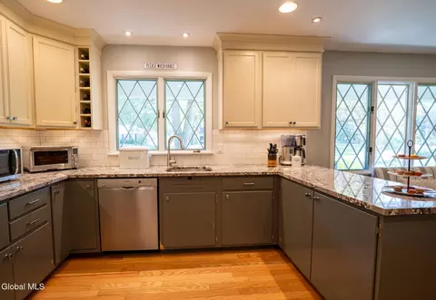 Kitchen - 41 Thorndale Rd, Slingerlands, NY 12159 photo 7 of 7