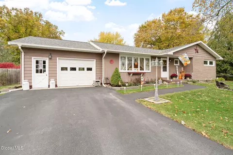 13 Windcrest Dr, Fort Edward, NY 12828