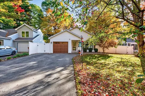 135 Goldfinch Ln, Ballston Spa, NY 12020