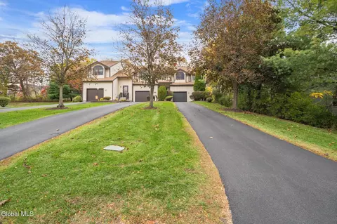 92 Surrey Hill Dr, Latham, NY 12110