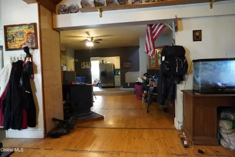 Entry Way - 552 Mountain Ave, Purling, NY 12470 photo 1 of 4