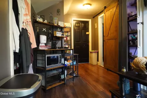 Entry Way - 552 Mountain Ave, Purling, NY 12470 photo 4 of 4