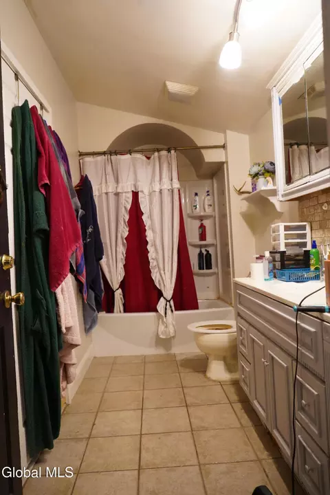 Bath - 552 Mountain Ave, Purling, NY 12470 photo 1 of 2