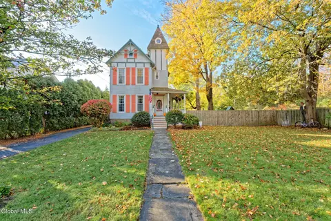 16 Brookside Ave, Menands, NY 12204