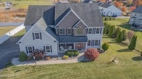5 Teasdale Ct, Watervliet, NY 12189