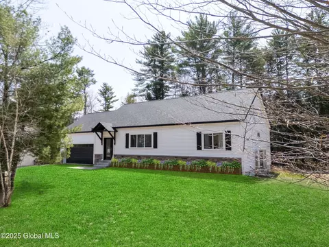 23 Locust Ridge Dr, Corinth, NY 12822