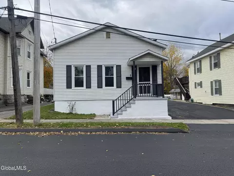 9 Fon Clair St, Johnstown, NY 12095