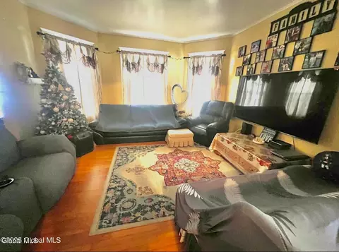 309 Mcclellan St, Schenectady, NY 12304 photo 3