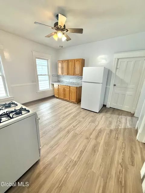 309 Mcclellan St, Schenectady, NY 12304 photo 28