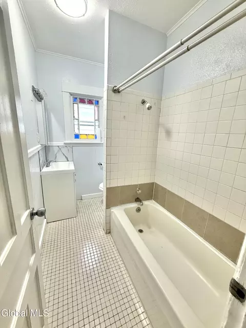 309 Mcclellan St, Schenectady, NY 12304 photo 22