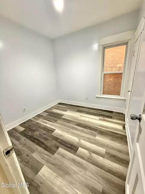 309 Mcclellan St, Schenectady, NY 12304 photo 24