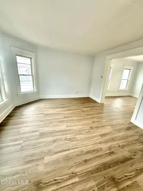 309 Mcclellan St, Schenectady, NY 12304 photo 17