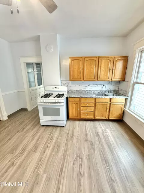 309 Mcclellan St, Schenectady, NY 12304 photo 29