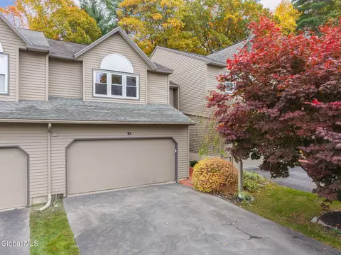 10 Pine Ridge Rd, Saratoga Springs, NY 12866