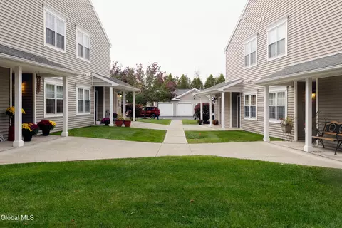 301 Evergreen Pl, Rensselaer, NY 12144
