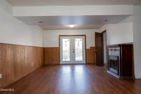 141 Clement Ave, Schenectady, NY 12304 photo 3