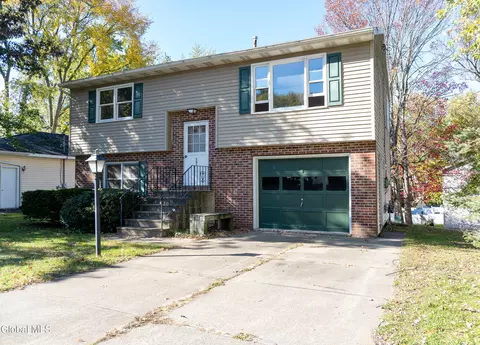 141 Clement Ave, Schenectady, NY 12304 photo 2