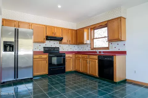 141 Clement Ave, Schenectady, NY 12304 photo 6