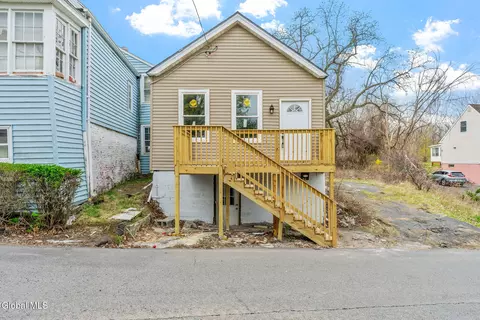 111 Mann Ave, Troy, NY 12180