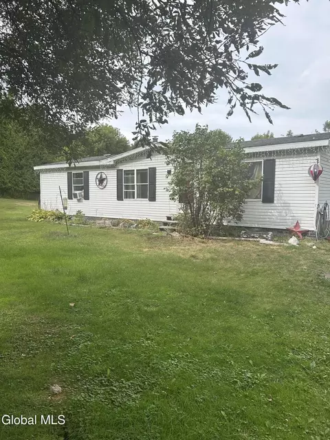 110 Stone St, Moriah, NY 12960