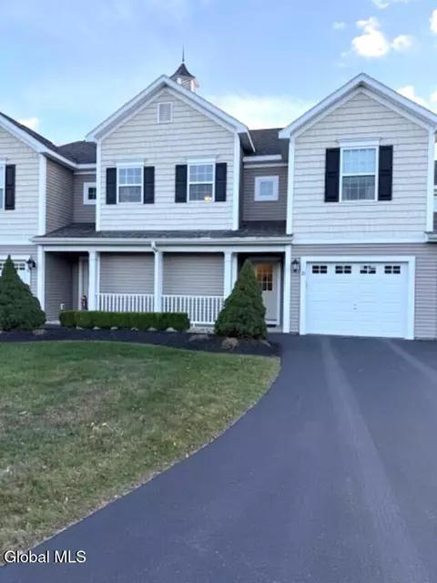 28 Governor Cir, Albany, NY 12208