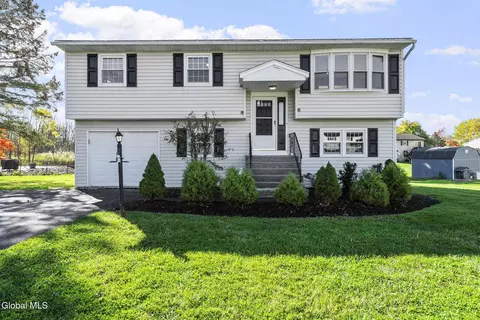 19 Timber Dr, Waterford, NY 12188