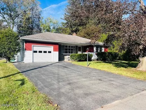 1012 John Alden Ln, Schenectady, NY 12306