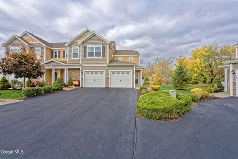 36 Stacey Ct, Cohoes, NY 12047