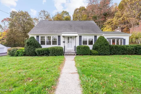 105 Overlook Ave, Latham, NY 12110