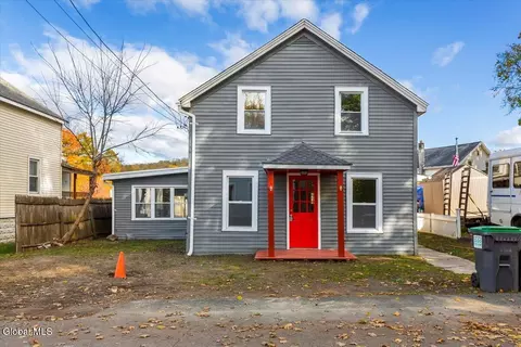 31 Lyman St, Hoosick Falls, NY 12090