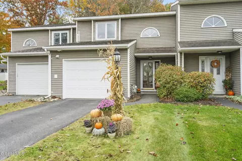 3016 Fern Ct, Schenectady, NY 12303