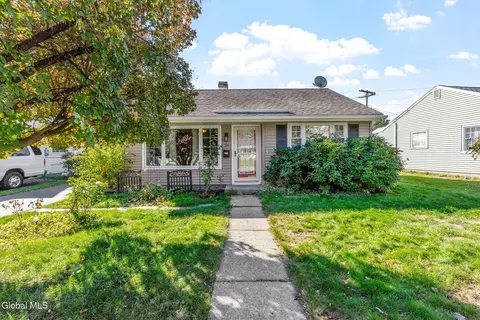 20 Arthur Dr, Albany, NY 12208