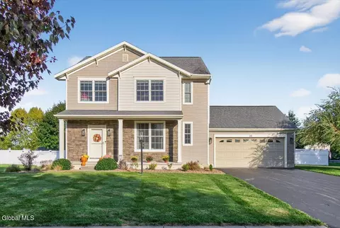 34 Avendale Dr, Ballston Lake, NY 12019