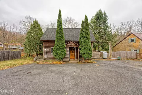 9 Kilmer Roadway, Middle Grove, NY 12850