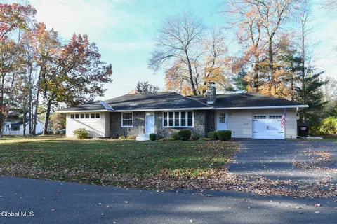 82 Brockley Dr, Delmar, NY 12054