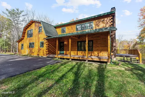 20 N Pine Dr, Nassau, NY 12123