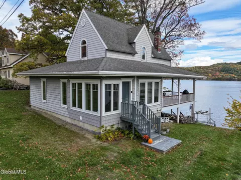 11 Coates Point Rd, Ticonderoga, NY 12883